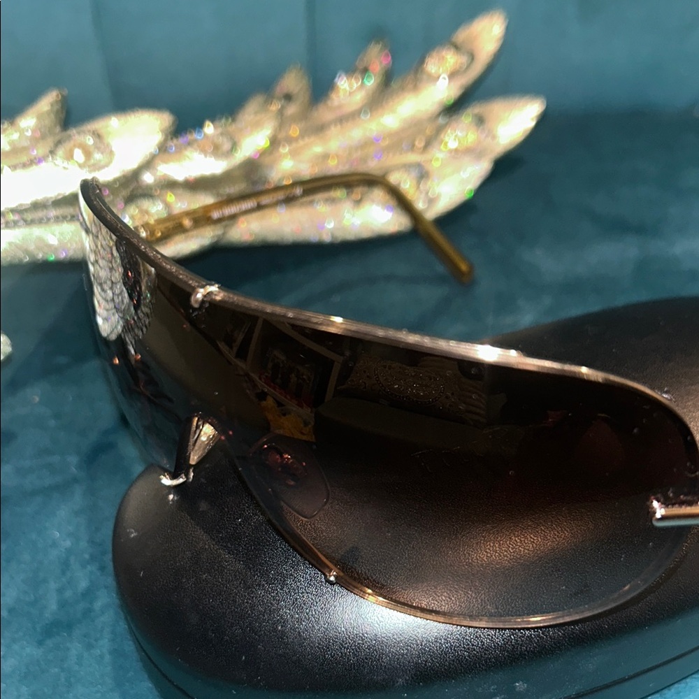 Burberry Shield Unisex Elegant Brown Sunglasses Prestine Condition - Picture 7 of 7